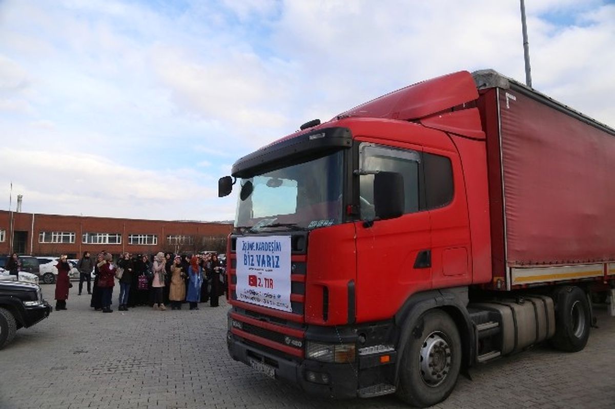 Isparta\'dan Halep\'e 7 Tır Yardım Malzemesi