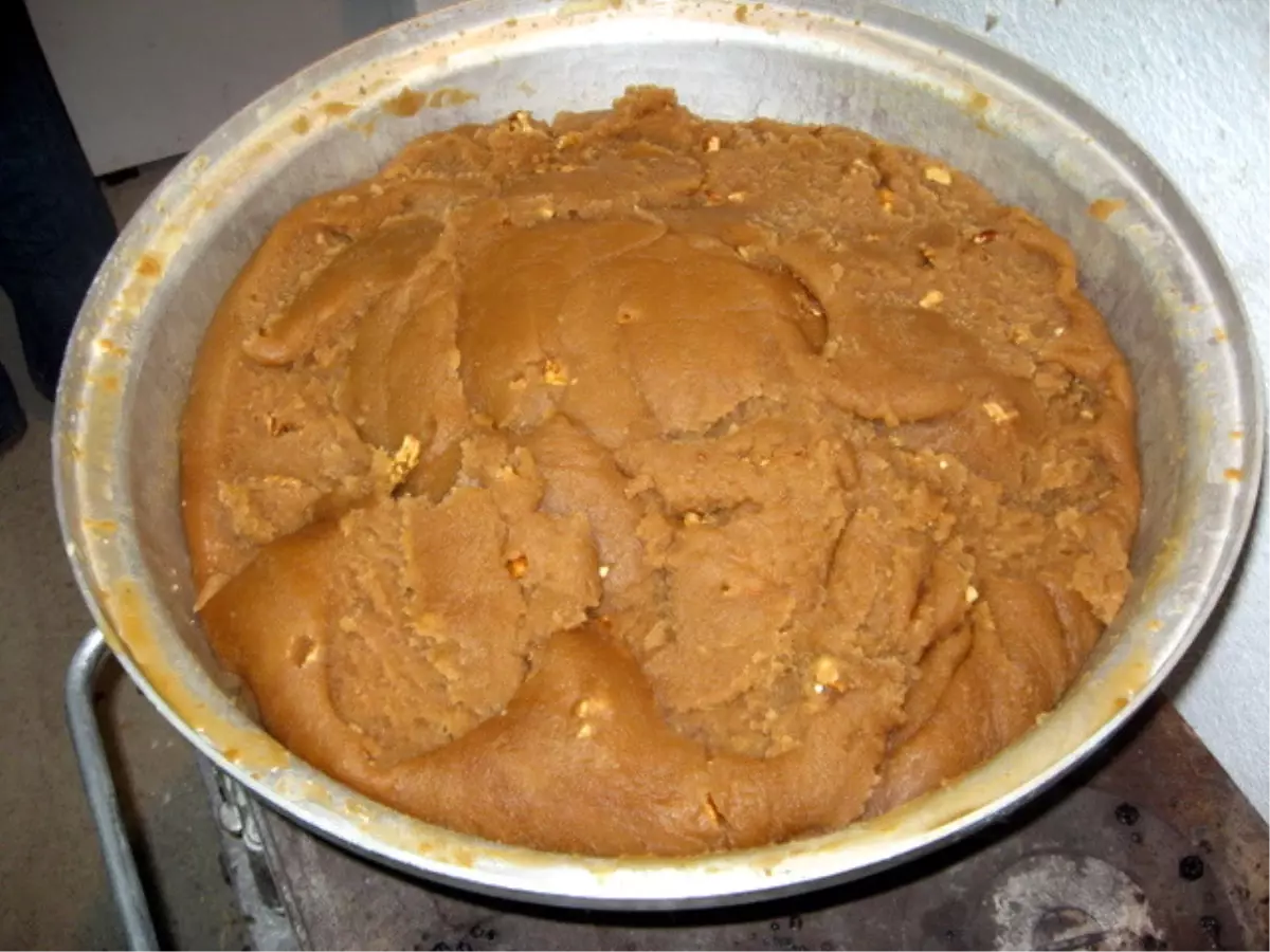 Karakeçili Yörükler Türkmenler Kültür Derneği Şehitler İçin Helva Dağıttı