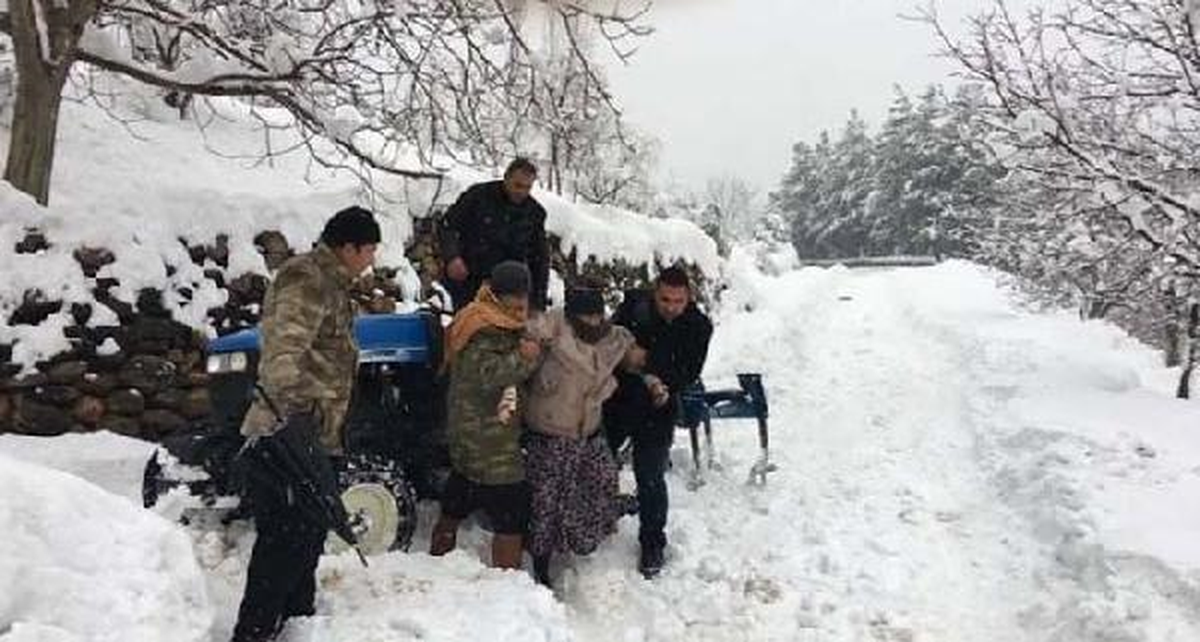 Karda Mahsur Kalan Hastayı, Belediye Başkanı Hastaneye Ulaştırdı