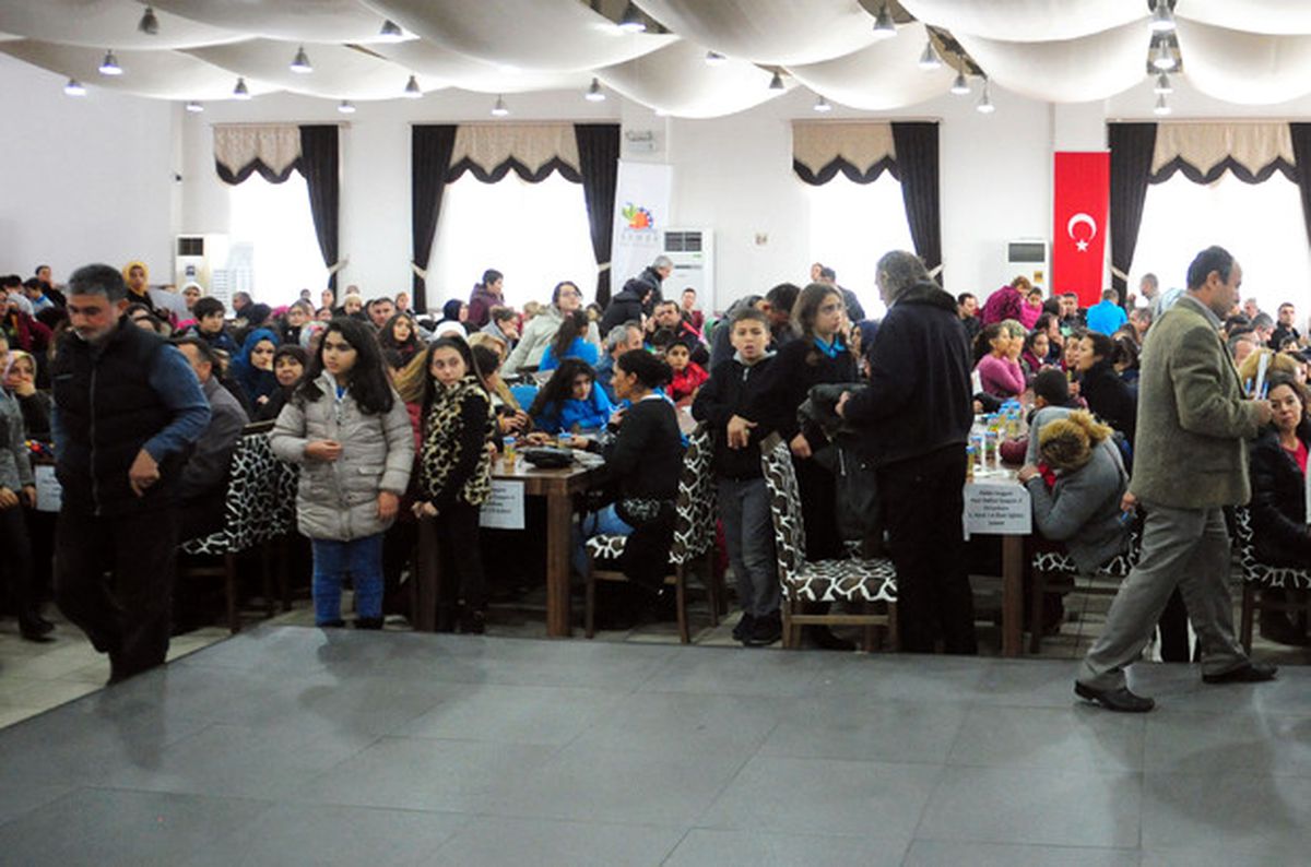 Kemer\'de Öğrencilere Tablet Bilgisayar Dağıtıldı