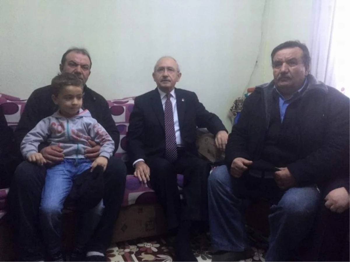 Kılıçdaroğlu, Afyonkarahisar\'da Şehit Ailesini Ziyaret Etti