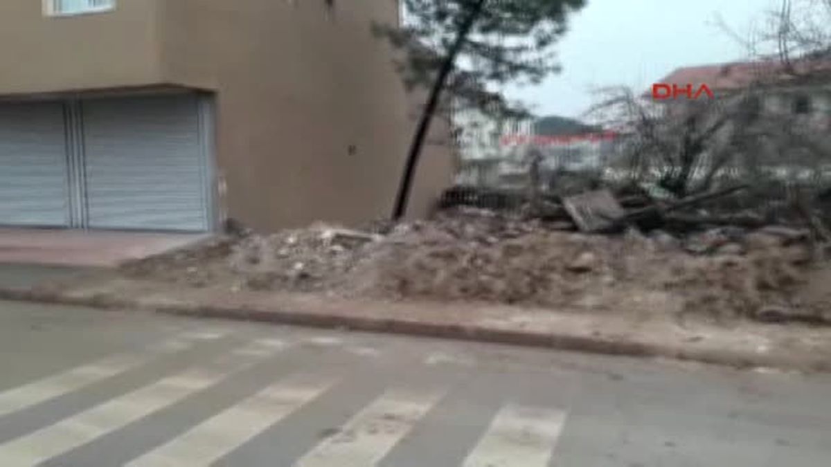 Kocaeli Liseli Elif, Okula Giderken Çöken Duvarın Altında Kaldı