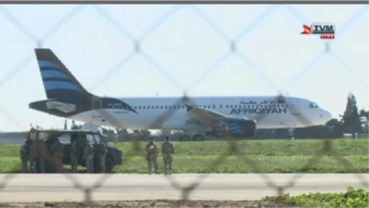 Libya Uçağı Kaçırıldı (2)