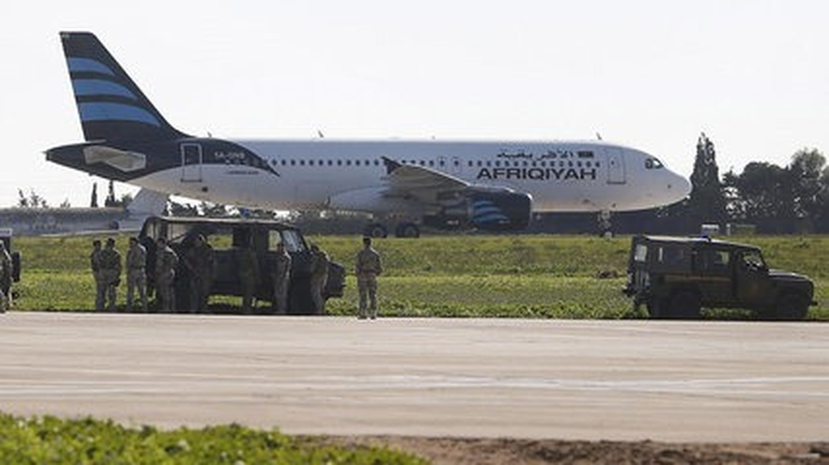 Libya Uçağı Kaçırıldı: Saldırganlar Uçağı Patlatmakla Tehdit Ediyor