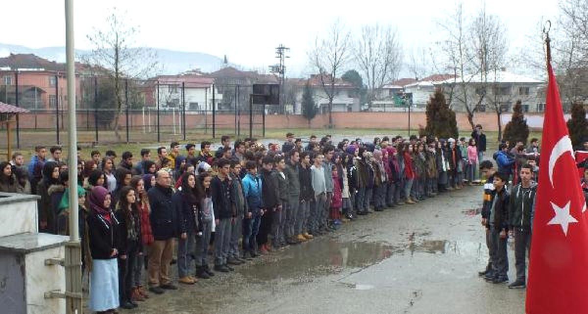 Lise Öğrencileri Komando Marşını Okudu
