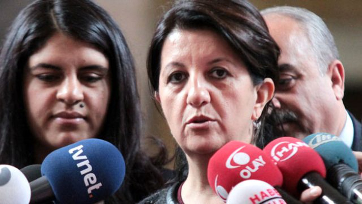 Meclis Başkanvekili Hdp\'li Pervin Buldan, Bakırköy Adliyesi\'nde İfade Verdikten Sonra Serbest...