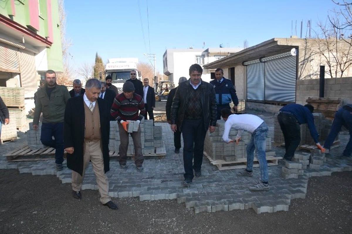 Mezra Yolları Kilit Parke ile Örülüyor