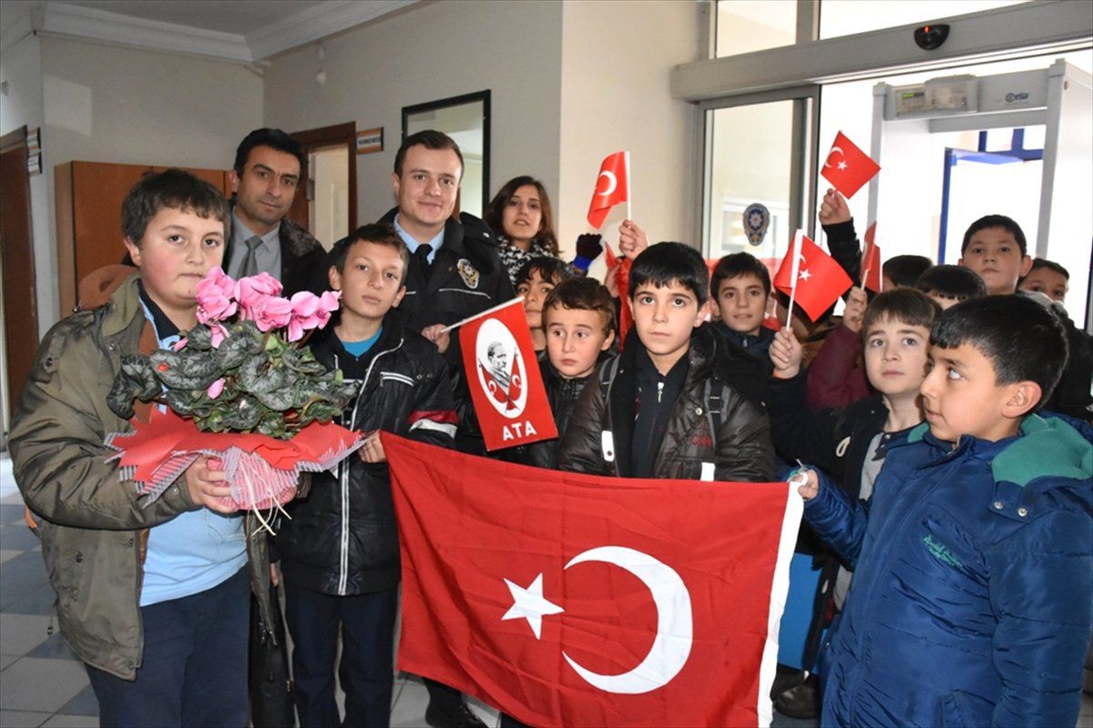 Öğrencilerden Polise Moral Ziyareti