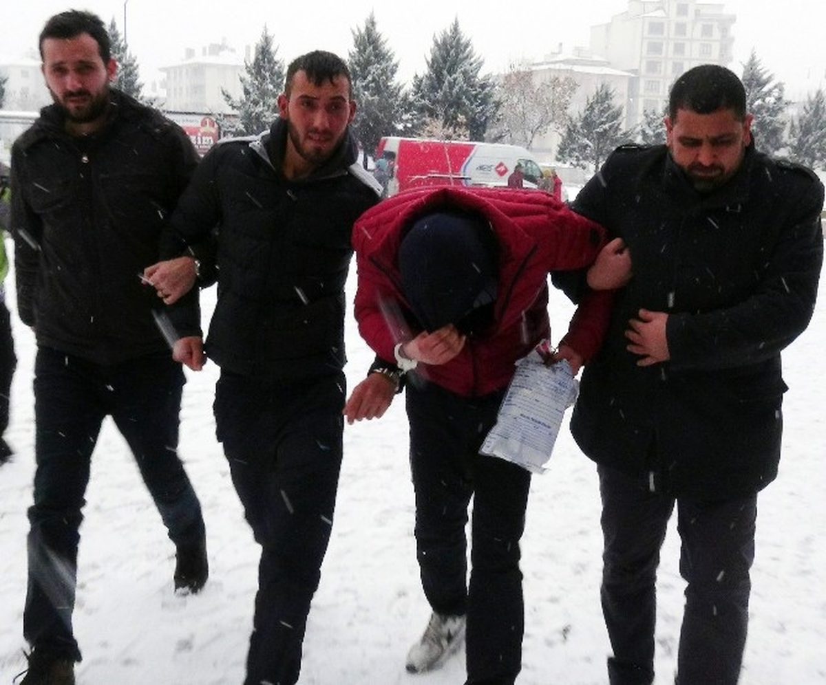 Öğrencileri Gasp Eden 2 Şüpheli Yakalandı