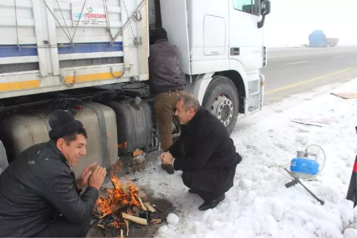 Oltu Çayı Buz Tuttu