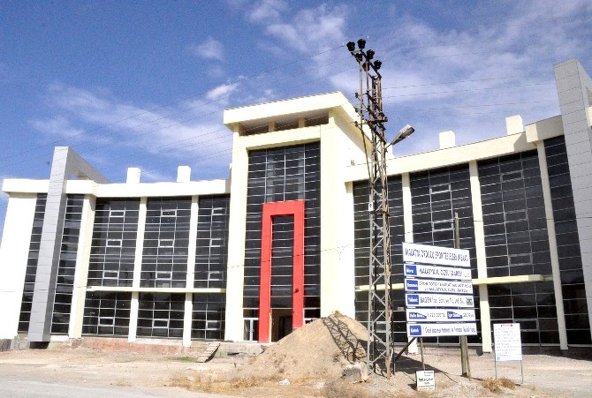 Orduzu Spor Tesisi 8 Yıldır Hizmete Gireceği Günü Bekliyor