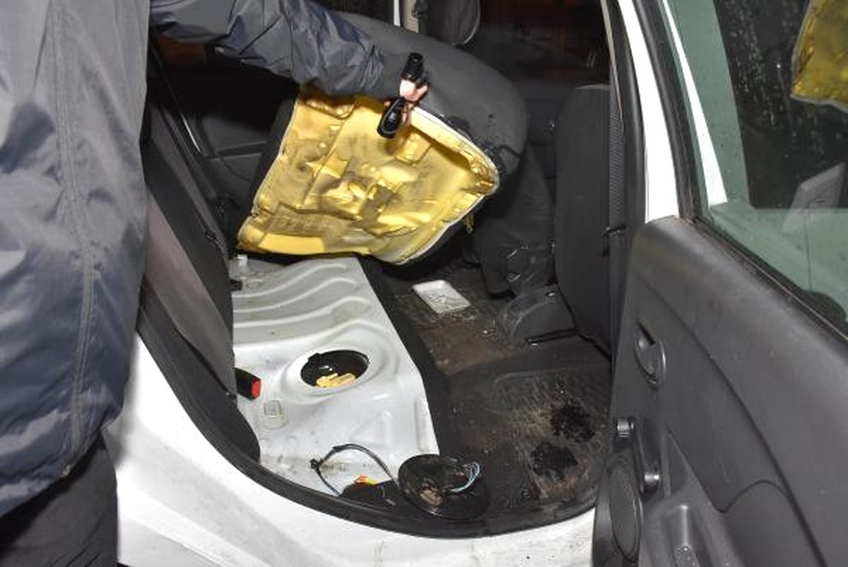 Otomobilin Yakıt Deposunda 30 Kilo Esrar Ele Geçirildi