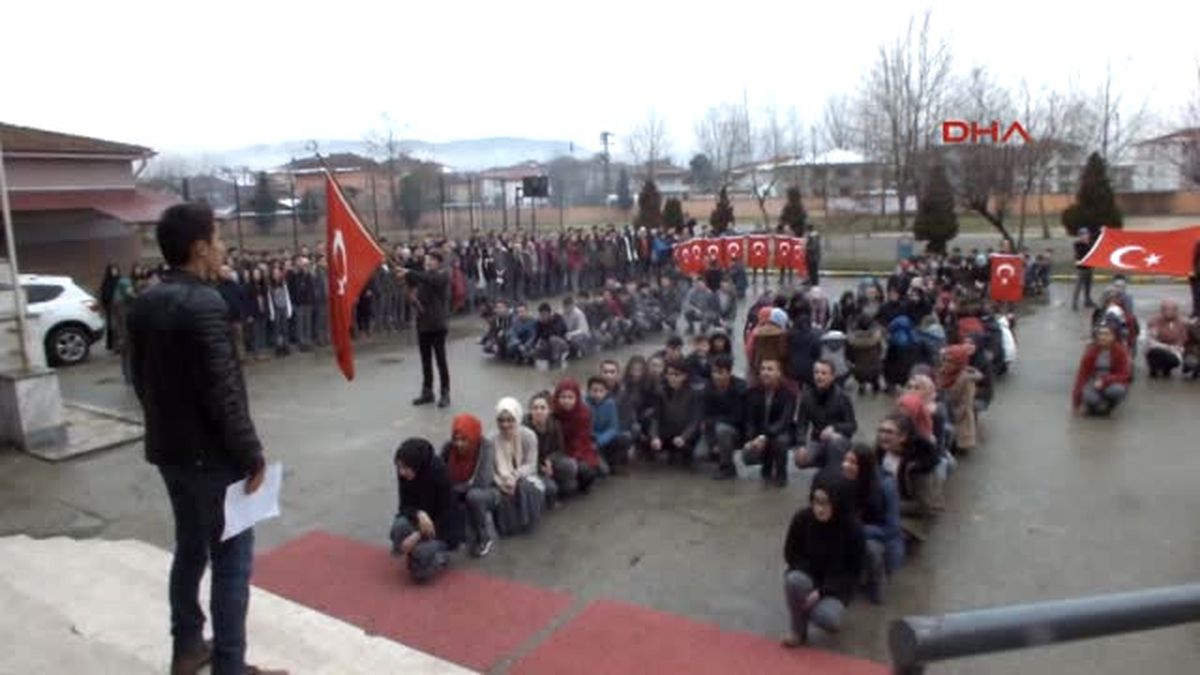 Sakarya Lise Öğrencileri Komando Marşını Okudu