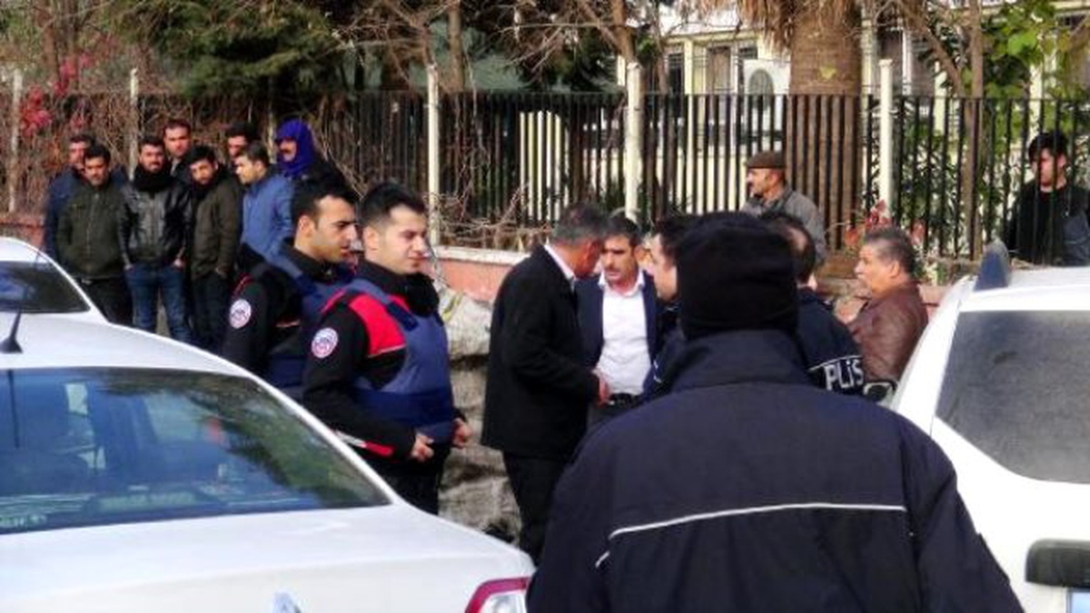 Şanlıurfa\'da Husumetli Aileler, Adliye Önünde Kavga Etti: 7 Yaralı