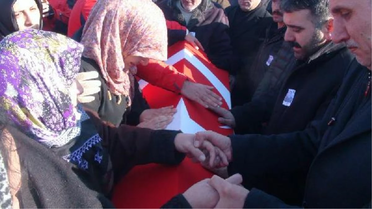 Şehit Astsubay, Kars\'ta Gözyaşlarıyla Uğurladı