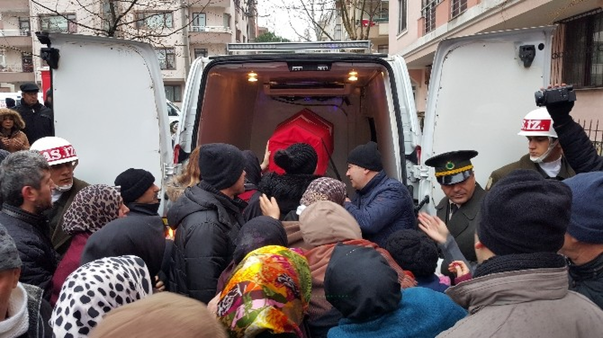 Şehit Oğlunu "Gül Kokulu Yavrum" Diyerek Uğurladı