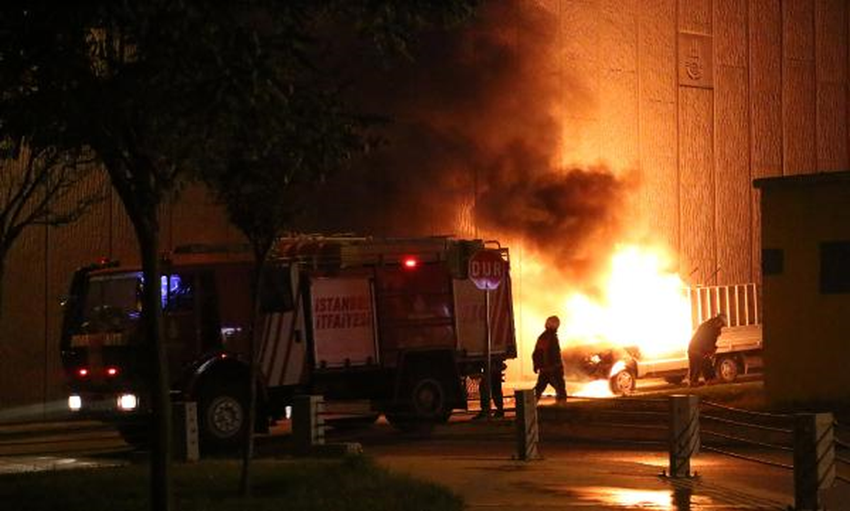 Seyir Halinde Kamyonet Alev Alev Yandı