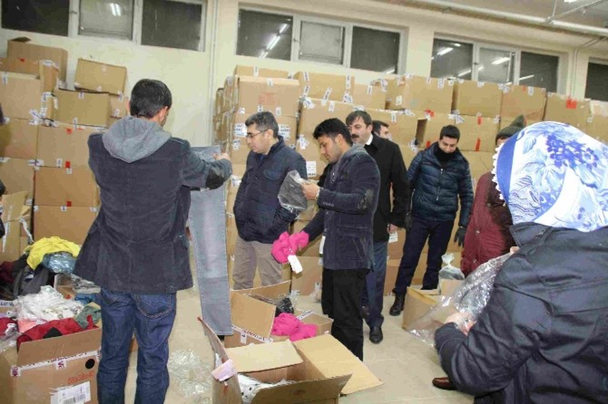 Suriye\'den Gelen Ailelere Giyim Yardımı