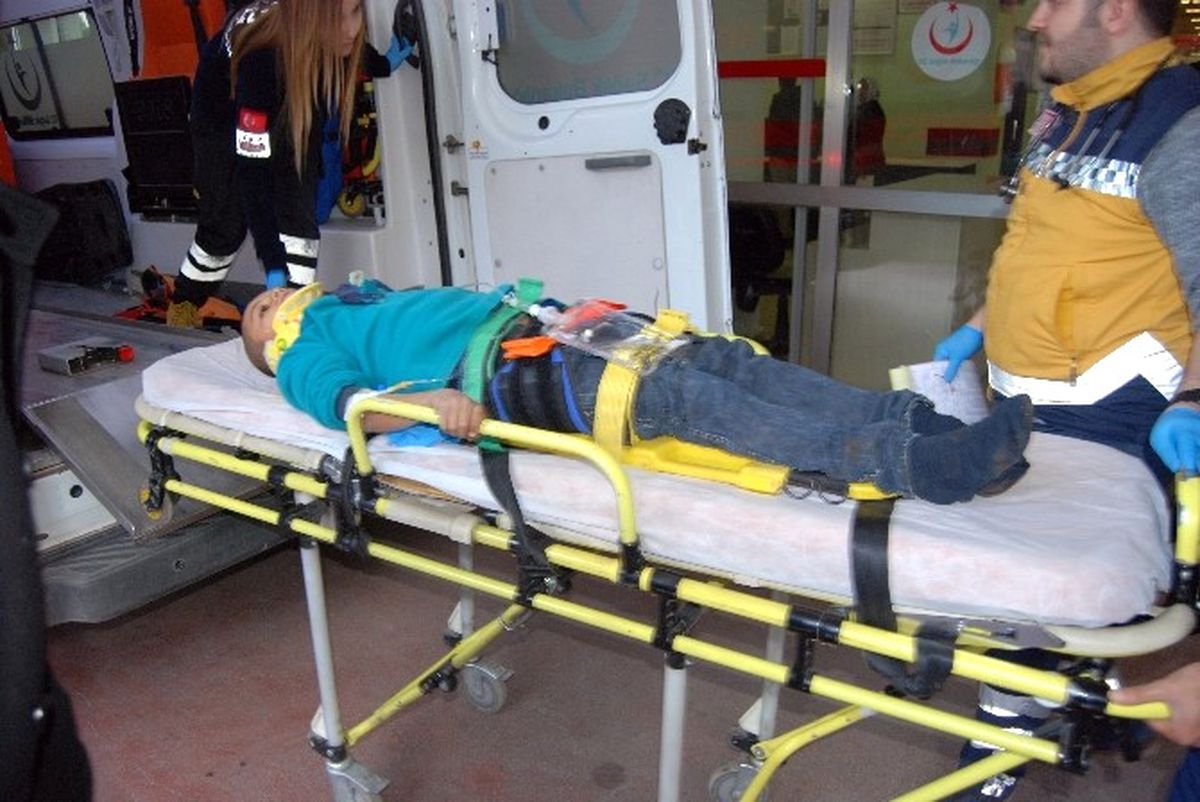 Traktörden Düşen Çocuk Yaralandı