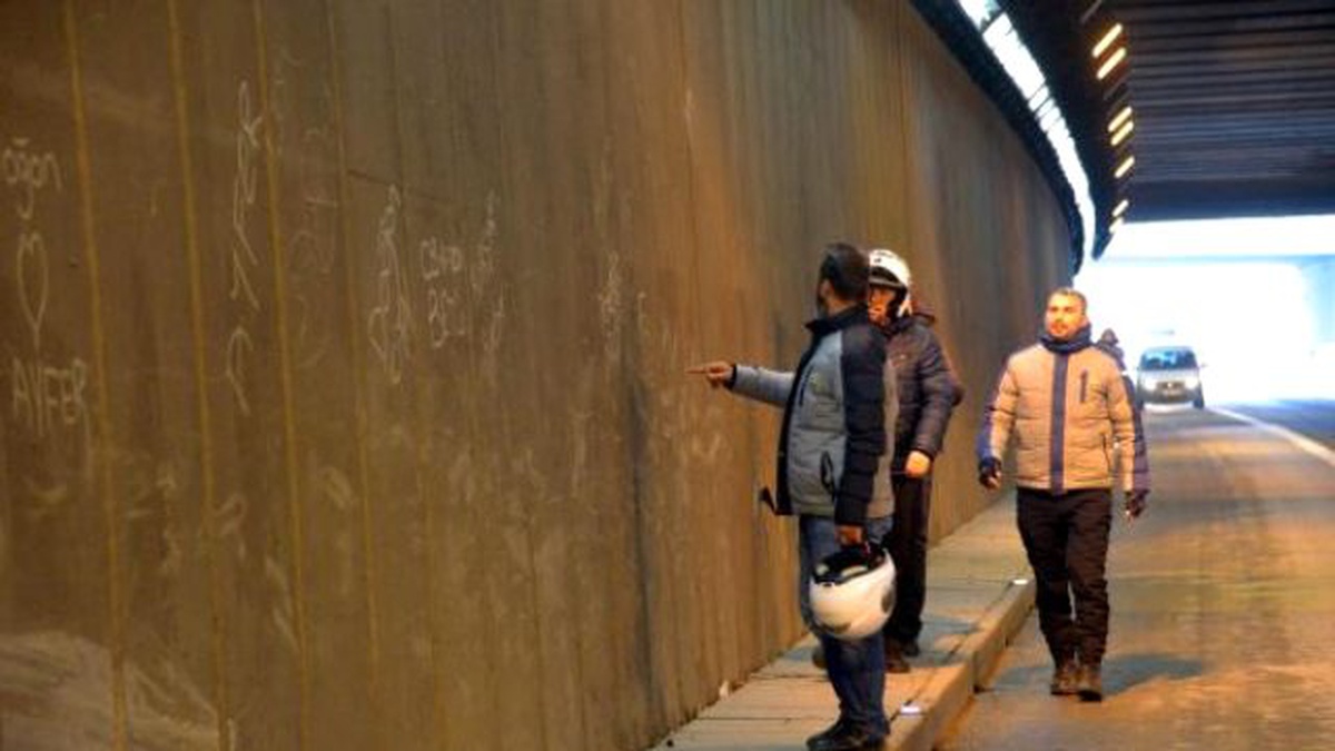 Tünelde Duvara Yazı Yazan Liseliler Polisi Harekete Geçirdi