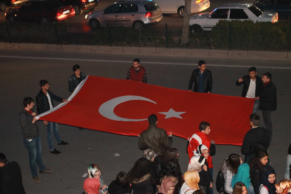 Türkeli\'de Şehitleri Anma Yürüyüşü