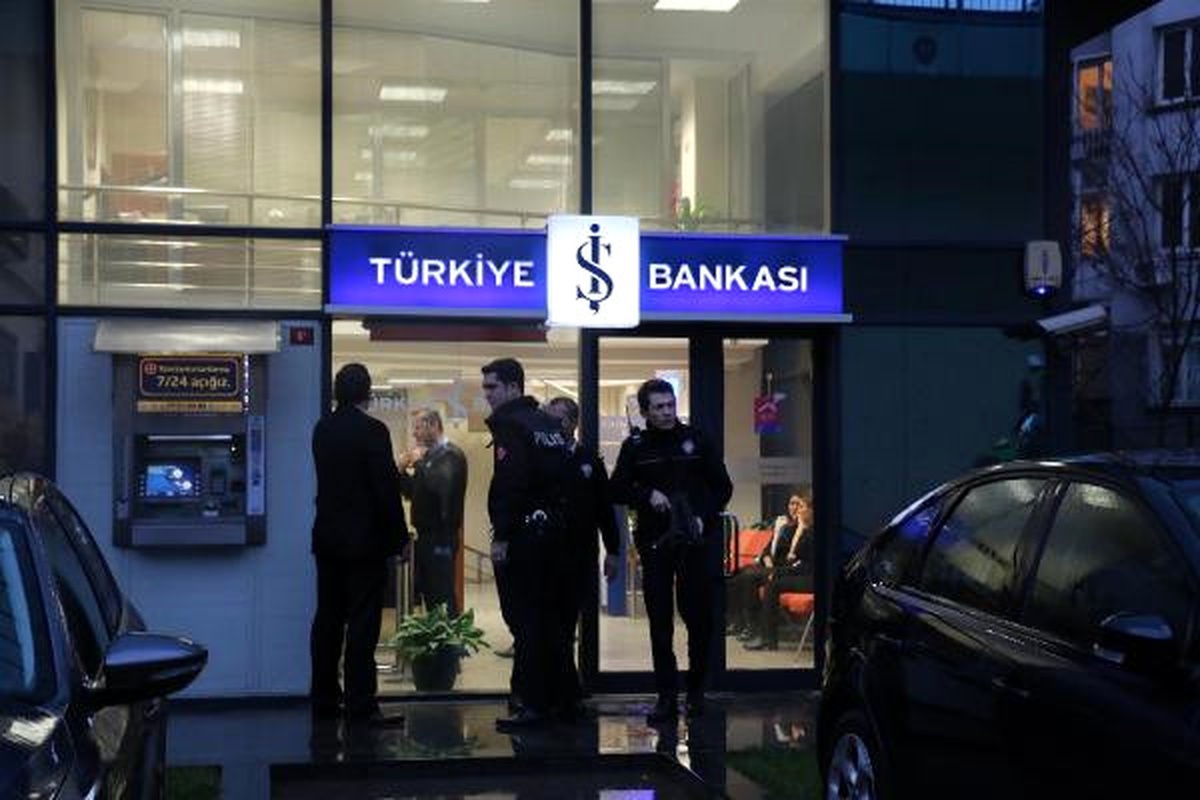 Uyanık Güvenlik Görevlisi Banka Soygunun Önledi