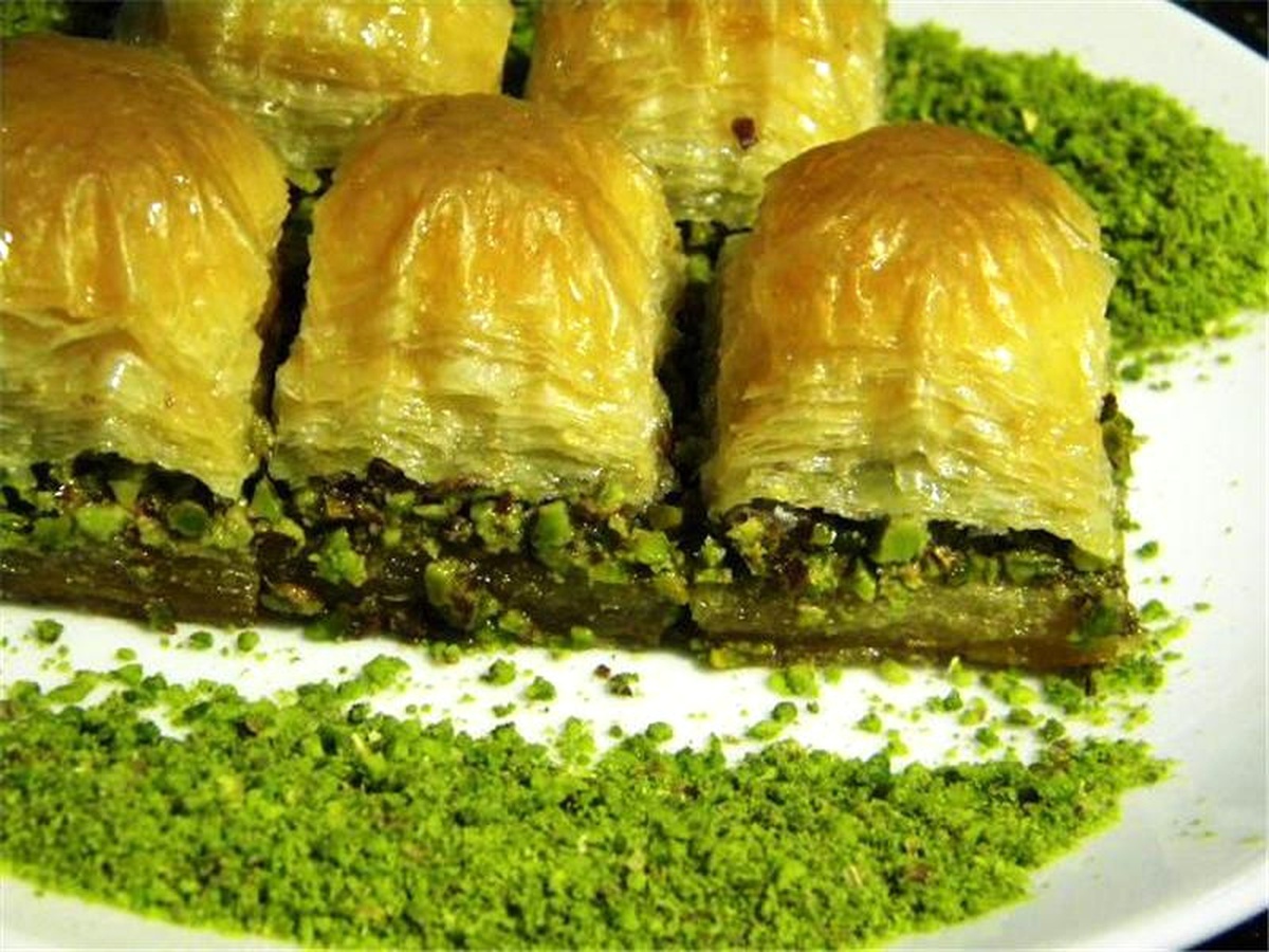 Uygulama Yapan Polislere Baklava Börek Sürprizi