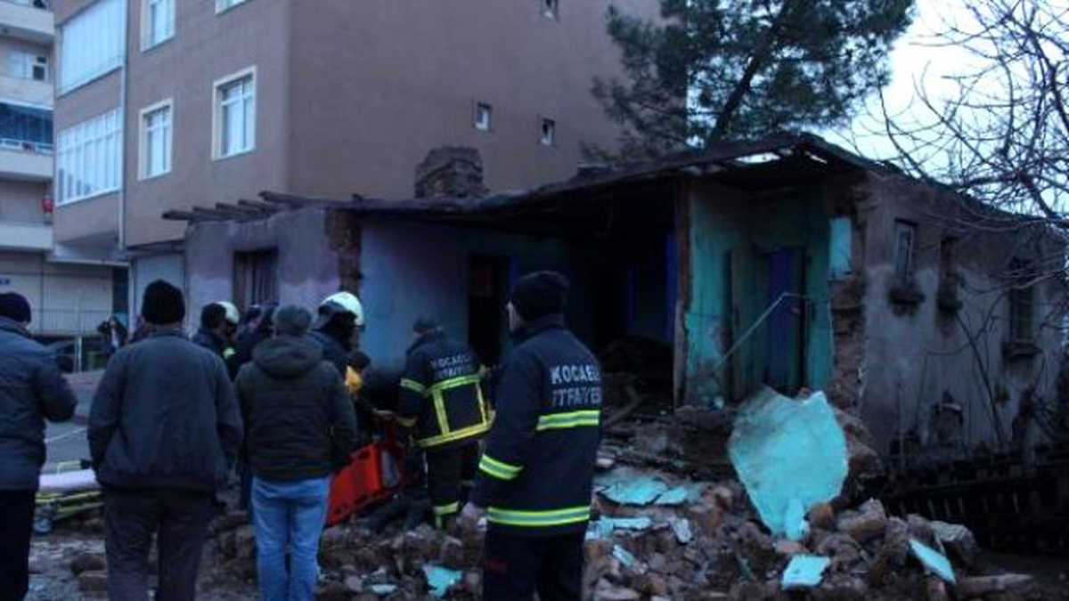 Üzerine Duvar Yıkılan Lise Öğrencisi Yaralandı
