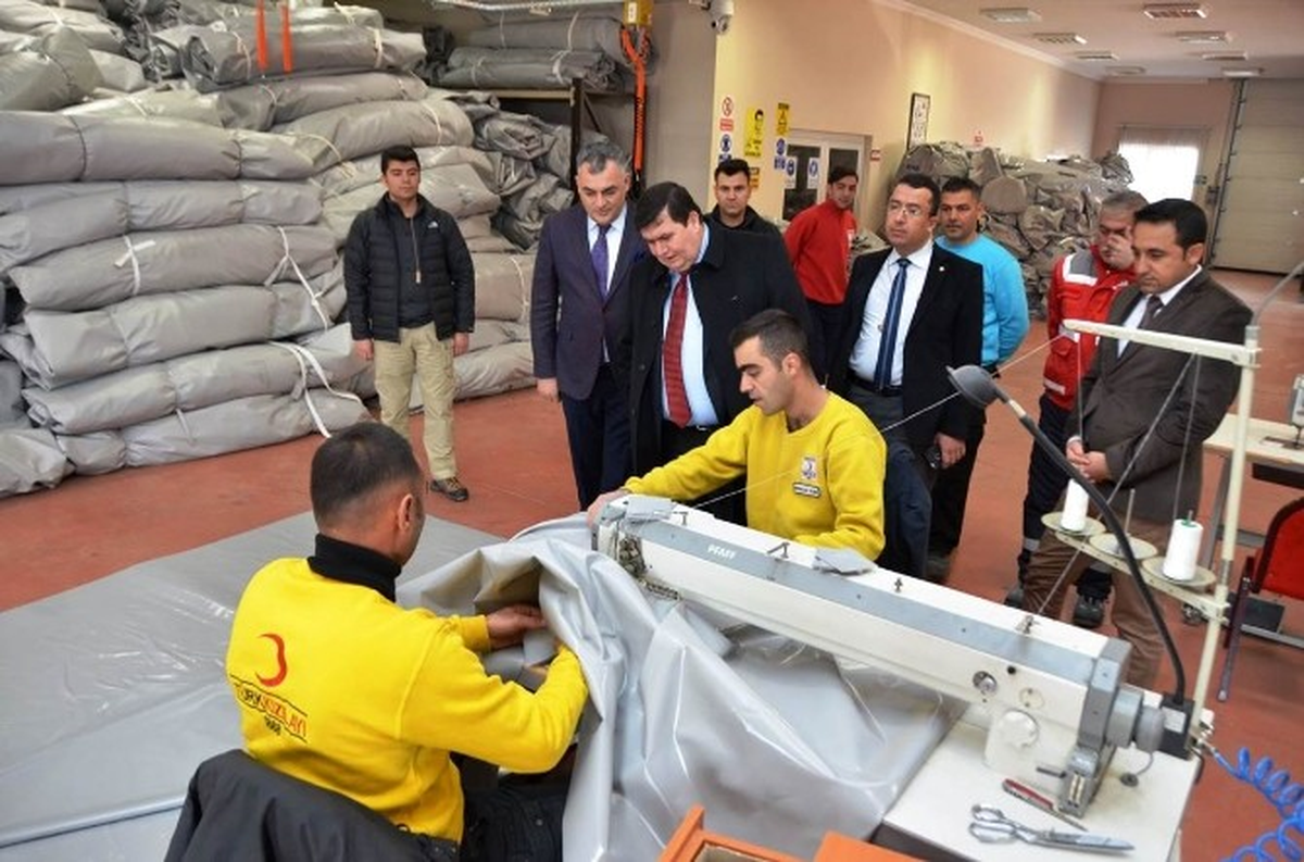 Vali Arslantaş, Türk Kızılay\'ını Ziyaret Etti