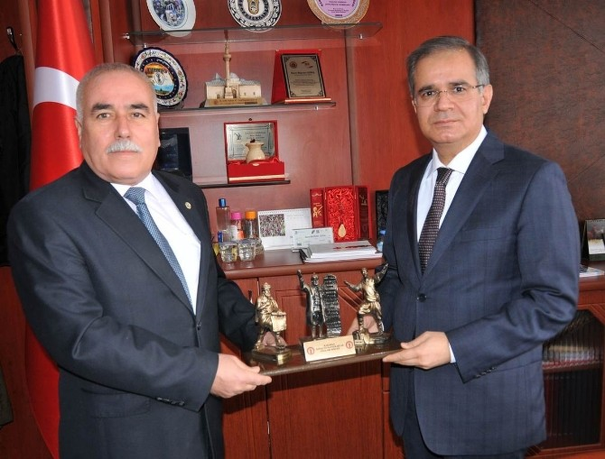 Vali Tapsız\'dan Esnaf ve Sanatkarlar Odaları Birliğine Ziyaret