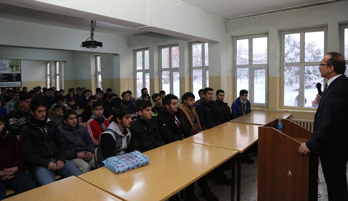 Vali Yavuz\'dan Öğrencilere Ziyaret