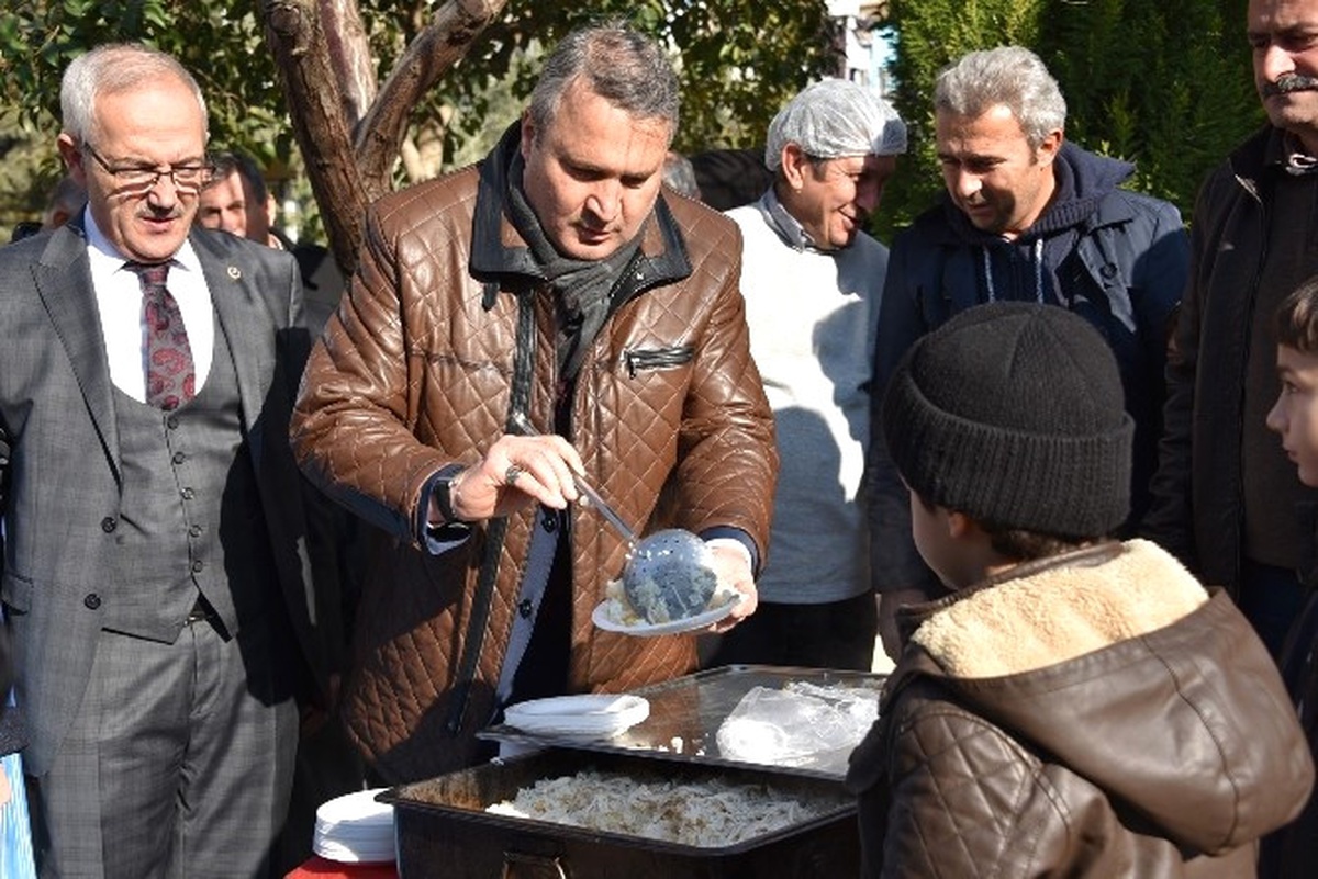 Yunusemre\'den Şehitler İçin Pilav Hayrı