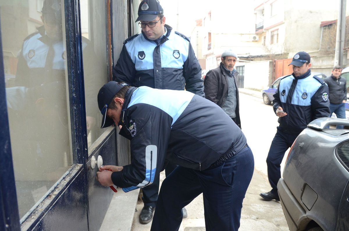 Zabıtadan Merdiven Altı İmalathaneye Baskın