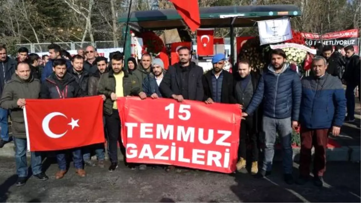 15 Temmuz Gazileri Kayseri\'deki Bombalı Saldırının Olduğu Yerde Dua Etti