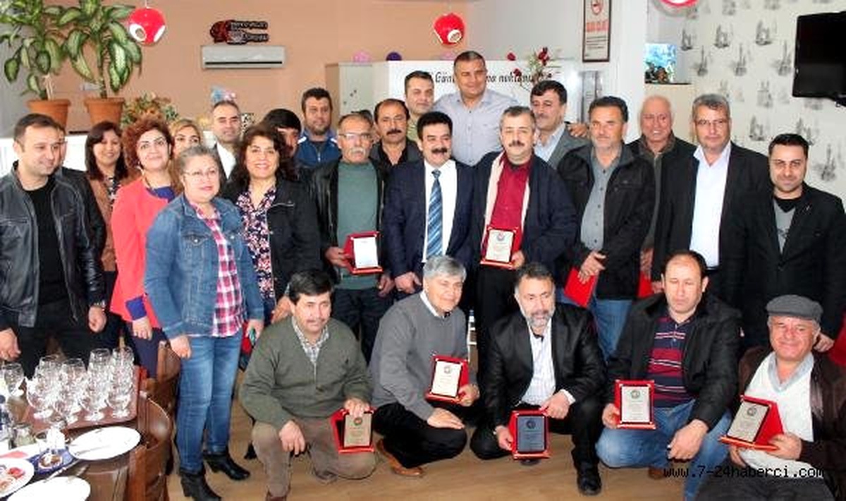 25 Yılı Dolduran Esnafa Plaket Verildi