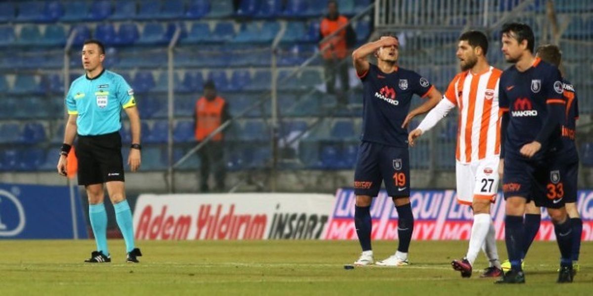 Adana - Başakşehir Maçında İlginç Olay!