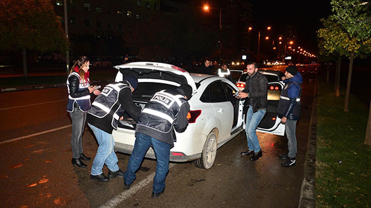 Adana\'da 1600 Polis ile Asayiş Uygulaması