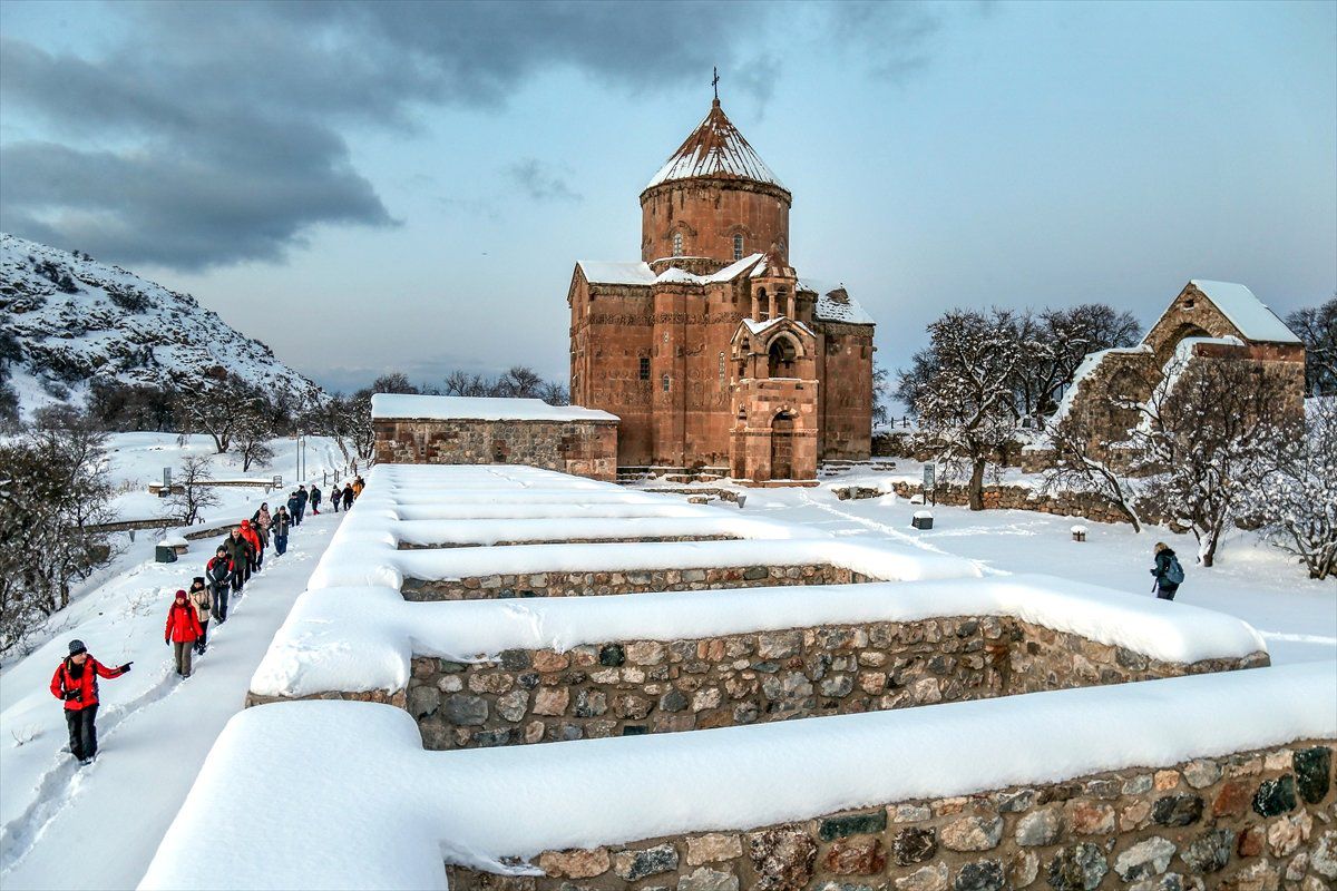 Akdamar Adası Her Mevsim Güzel