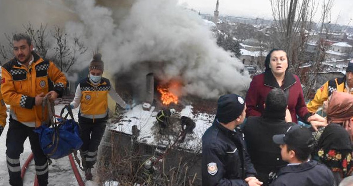 Annelerinin Kapıyı Kilitleyip Evde Bıraktığı İki Çocuk Yangında Öldü