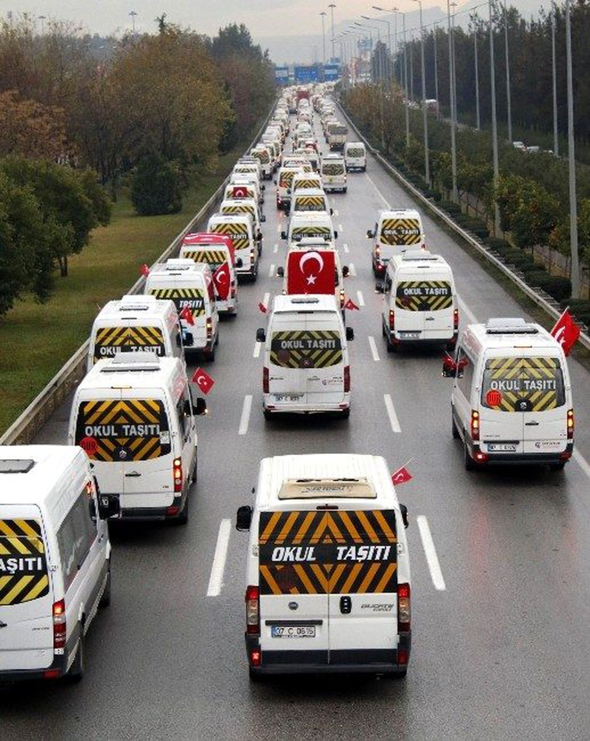 Antalya\'da 3 Bin 350 Servisçi ve Taksici Terörü Kınadı