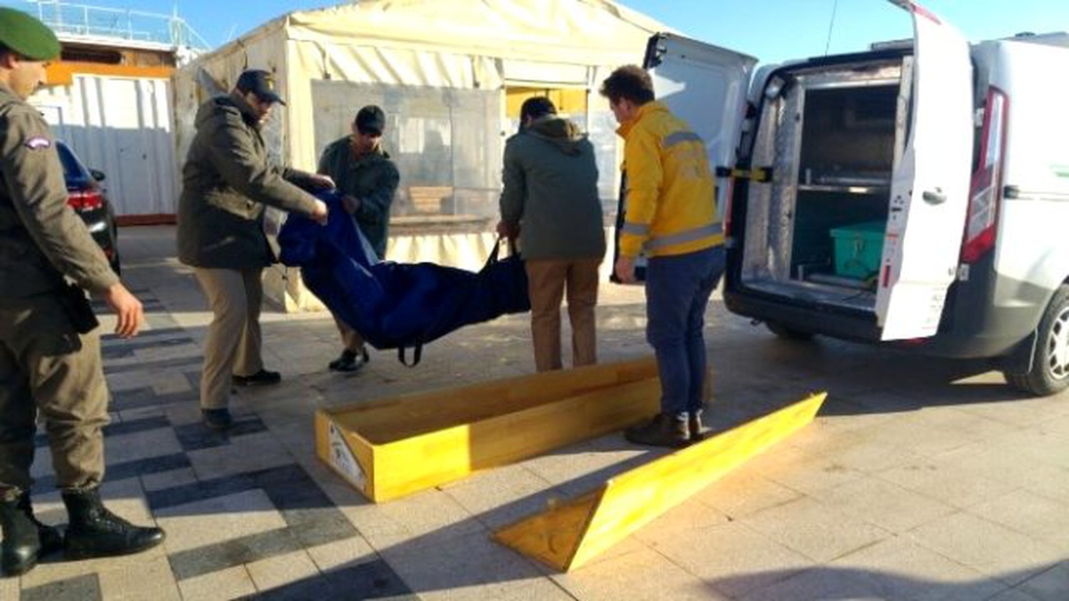 Ayvalık Açıklarında Kaçakları Taşıyan Teknenin Batması