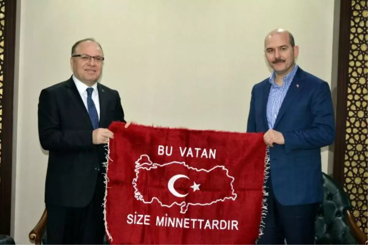 Bakan Soylu, Siirt\'te El Bab\'a Gidecek Askerlerle Yemek Yedi