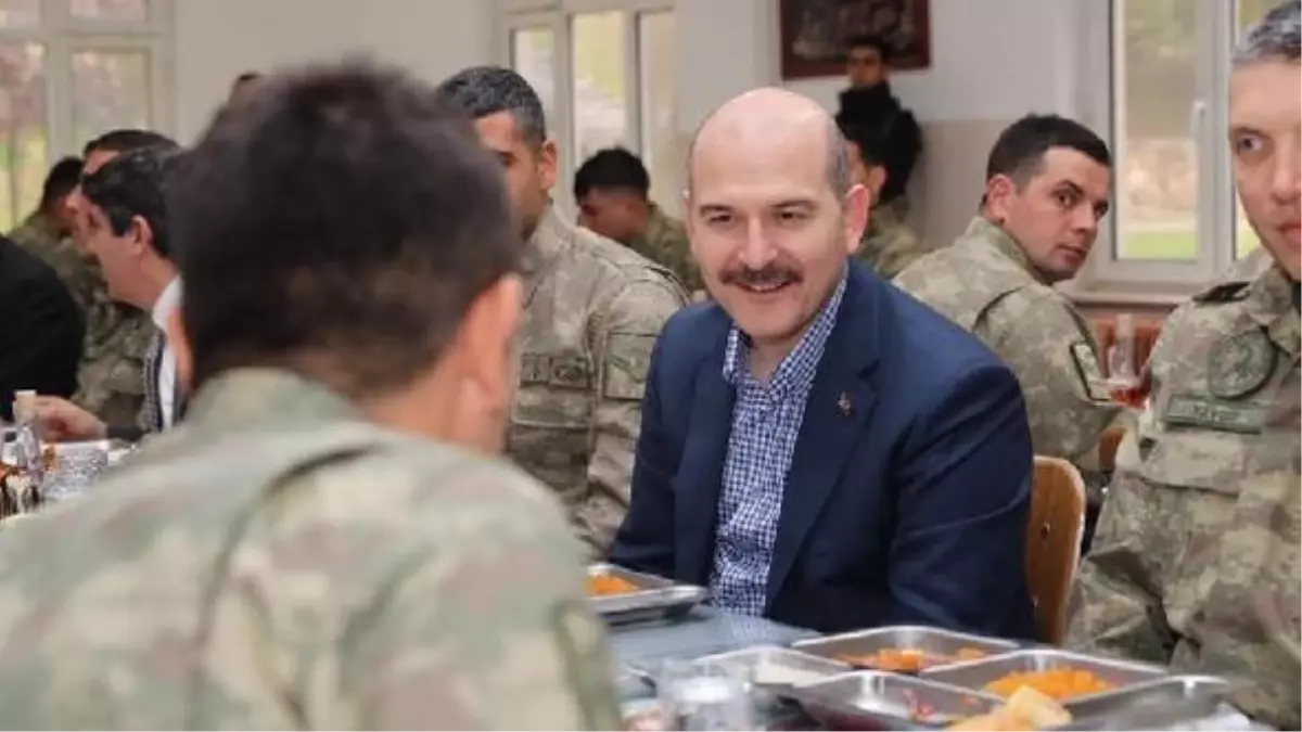 Bakan Soylu, Siirt\'te El Bab\'a Gidecek Askerlerle Yemek Yedi -2