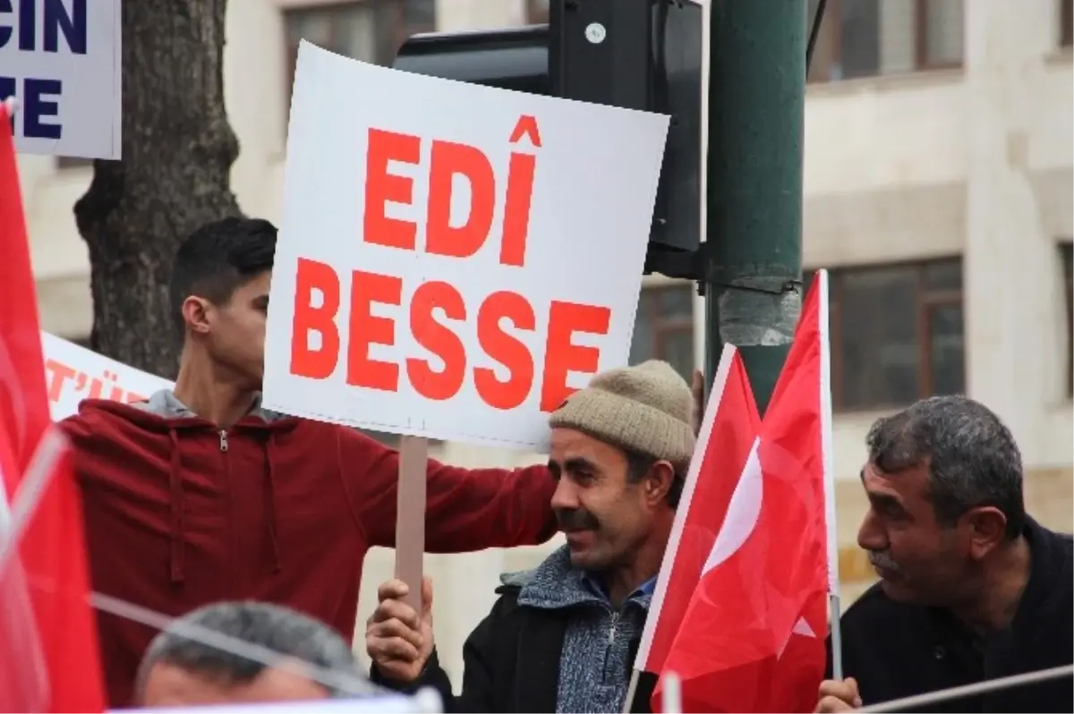 Batman\'da Binlerce Kişi \'Teröre Lanet\' İçin Bir Araya Geldi