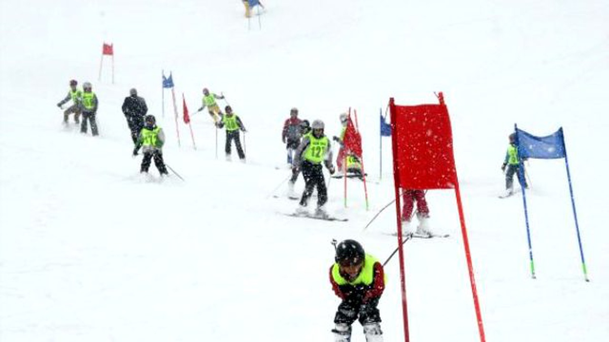 Bitlis\'te \'Alp Disiplini İl Birinciliği\' Kayak Yarışması Düzenlendi