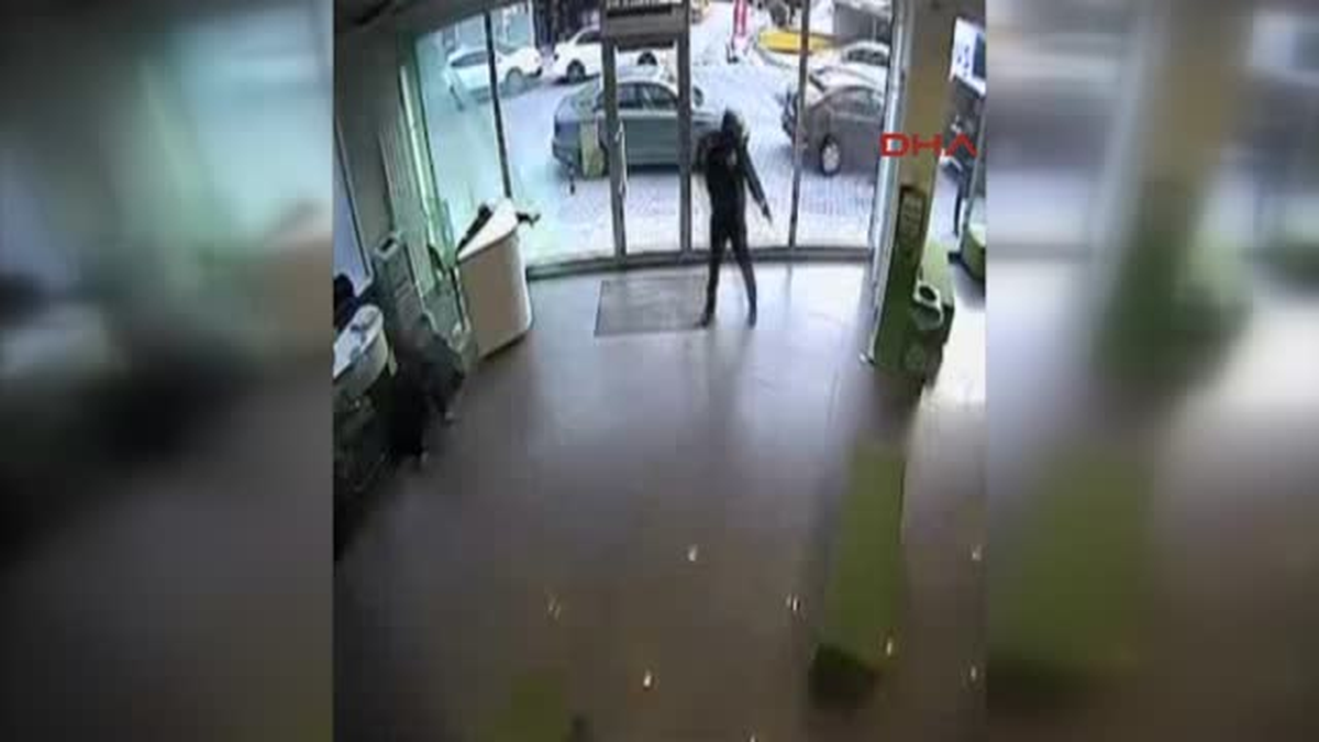 Büyükçekmece\'de Banka Soyan 3 Kişiden Biri Yakalandı