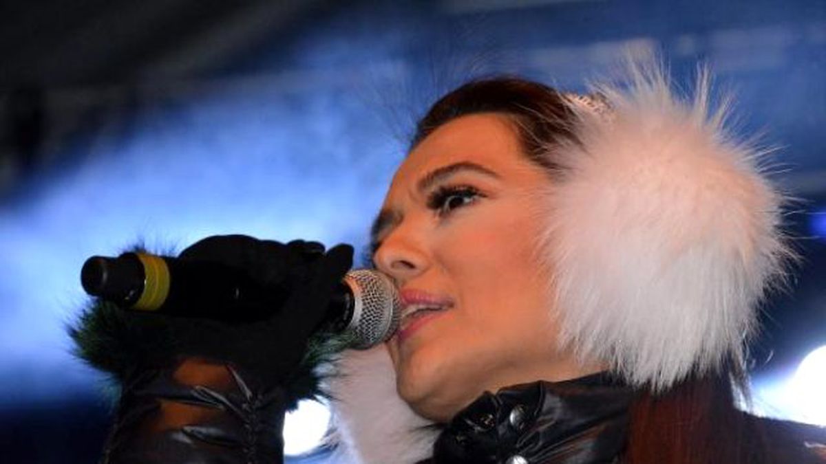 Erzurum Palandöken\'de -20 Derecede Demet Akalın Konseri