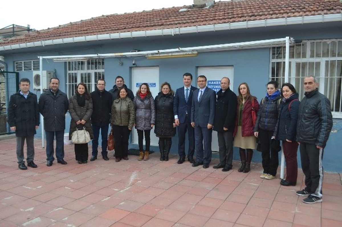 Eski Öğretmenlerini Yalnız Bırakmadılar
