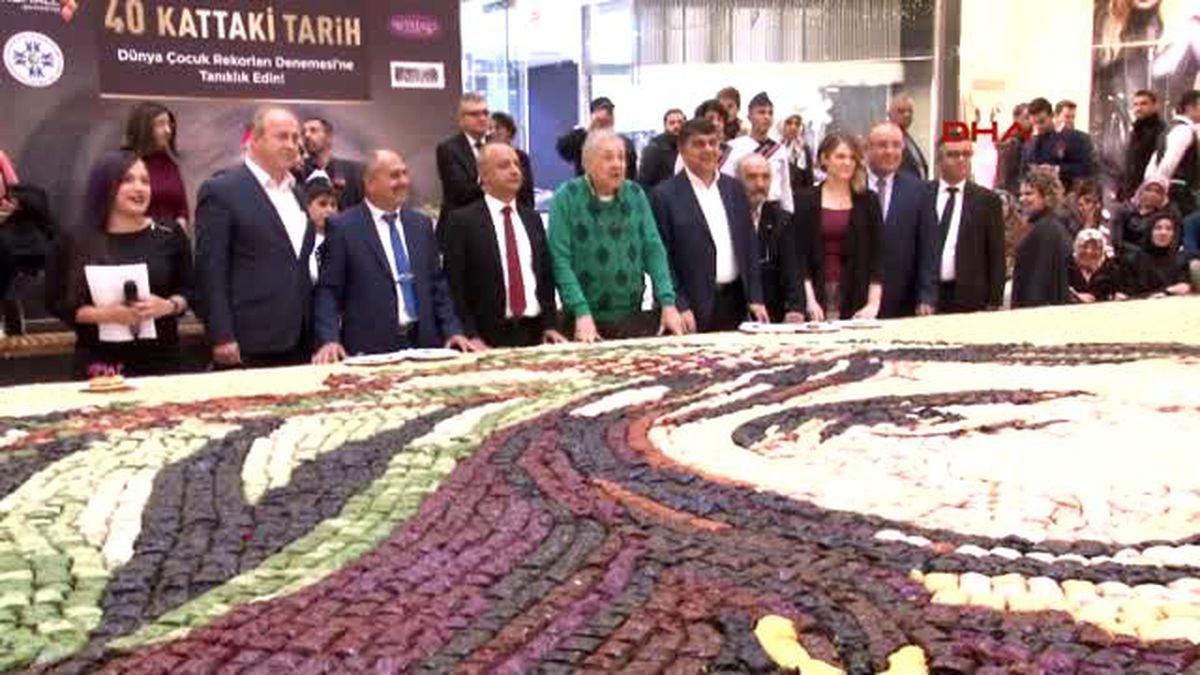 Gaziantep 6 Bin 160 Baklava Dilimiyle Çingene Kız Mozaiği Yapılarak Rekor Kırıldı