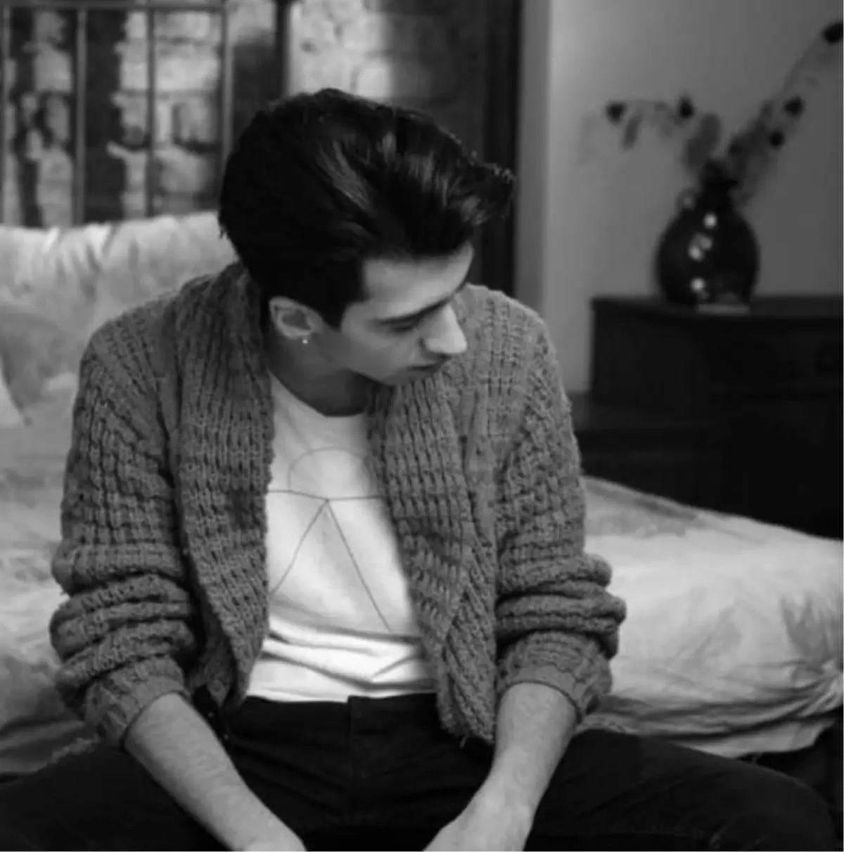 Gece Gölgenin Rahatına Bak Şarkısını Söyleyen Çağatay Akman Kimdir?